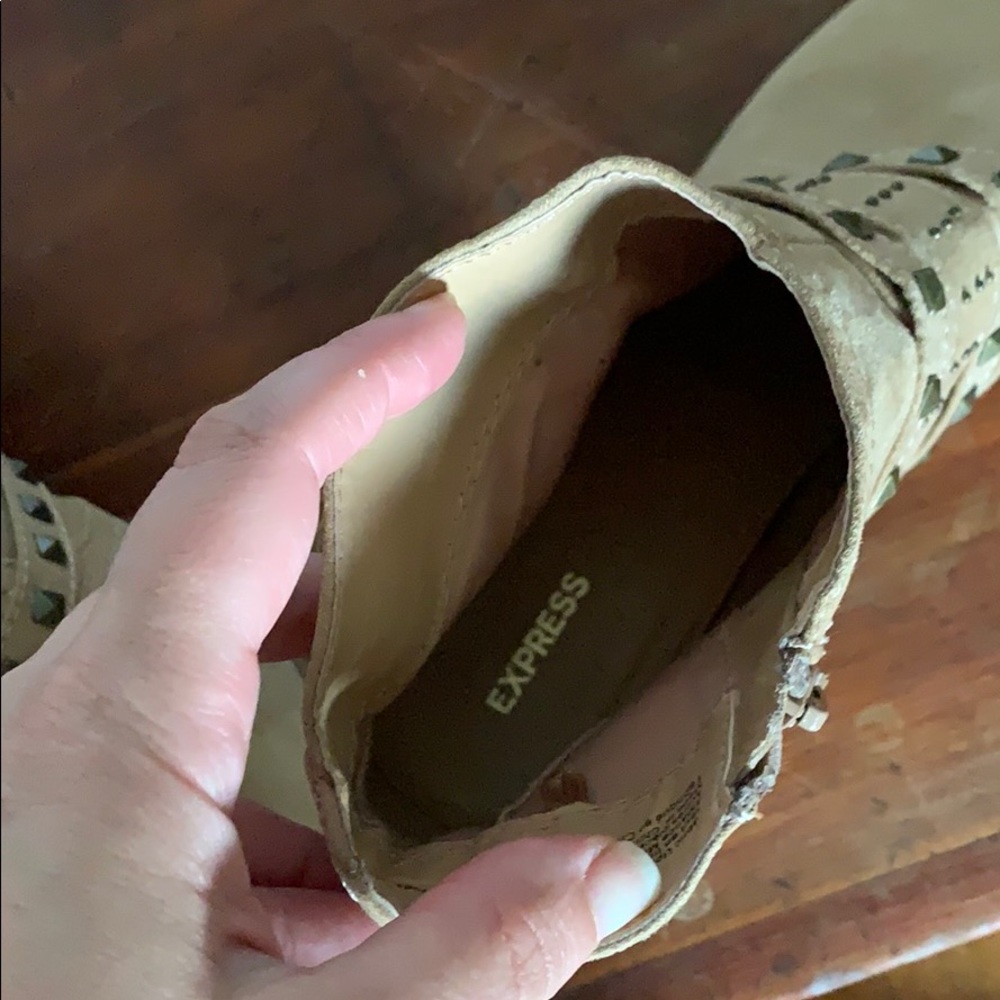 Express Booties. Size 8 - Picture 7 of 7